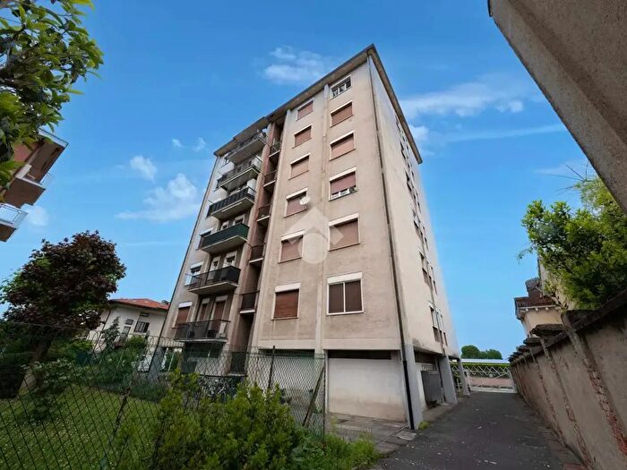 Appartamento bilocale in vendita in Via San Filippo Neri, Giussano