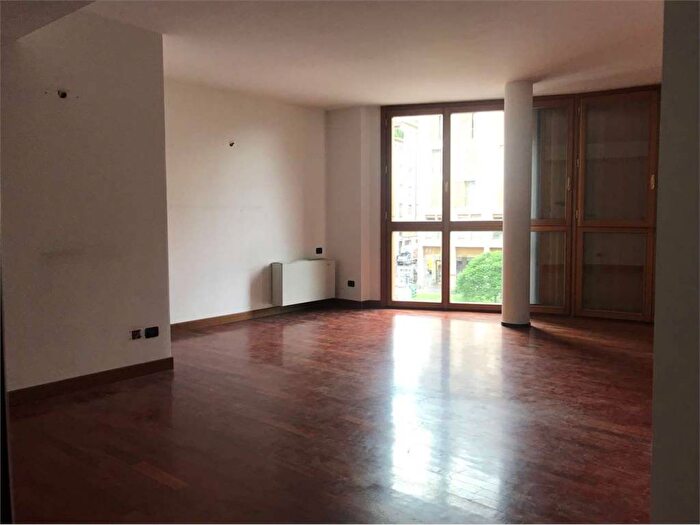 Appartamento quadrilocale in affitto in Largo La Foppa, Moscova, Milano