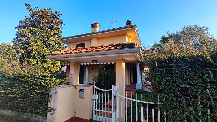 Casa con 6 locali in vendita in Via SantAgnese Arcore, Arcore