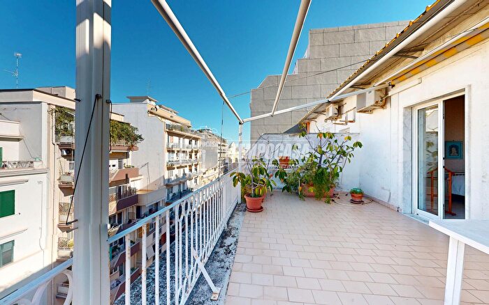 Appartamento con 5 locali in vendita in Bari