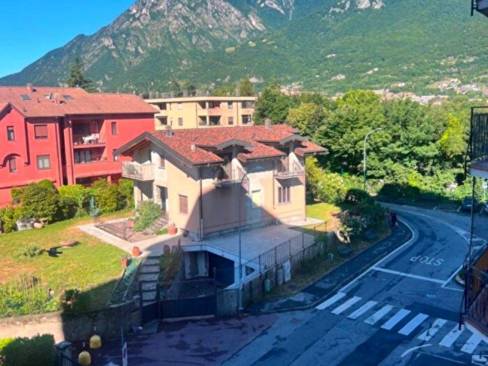 Appartamento trilocale in affitto in Via Vittorio Veneto, Malgrate