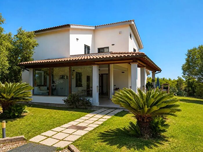 Casa con 8 locali in vendita in Tarquinia