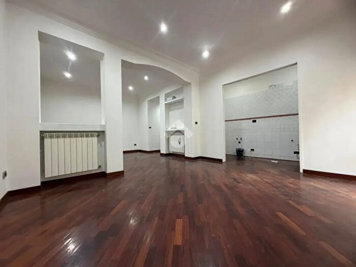 Appartamento quadrilocale in vendita in Via Accadia, Roma