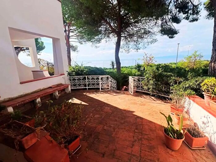 Casa quadrilocale in vendita in Baia del Carpino, Scalea