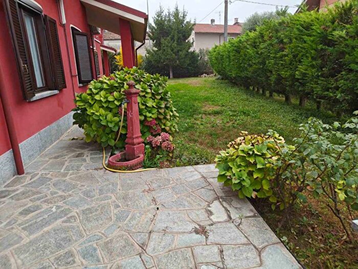 Appartamento trilocale in affitto in Via Castagni, Verduno