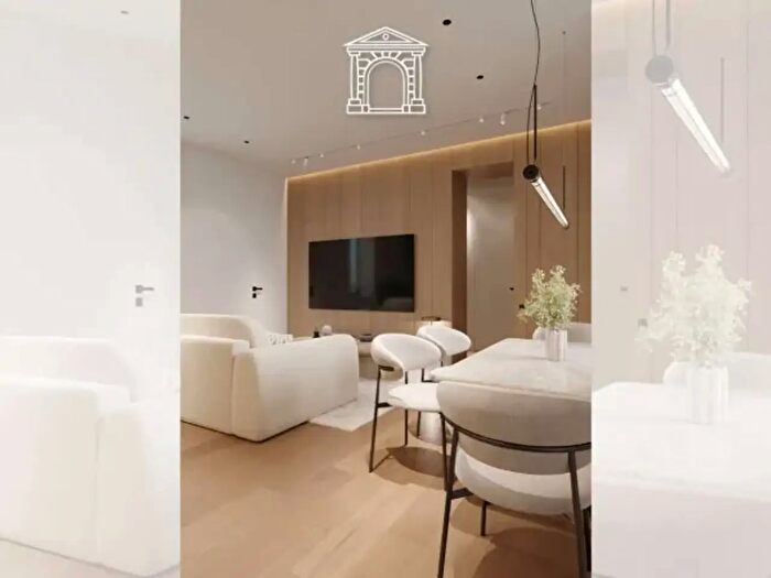 Appartamento trilocale in vendita in Via Colombo, Trieste