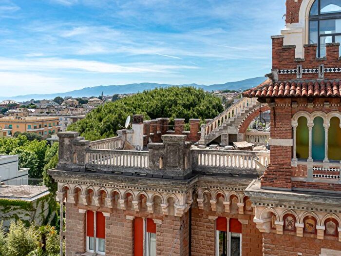 Casa con 6 locali in affitto in Albaro, Genova