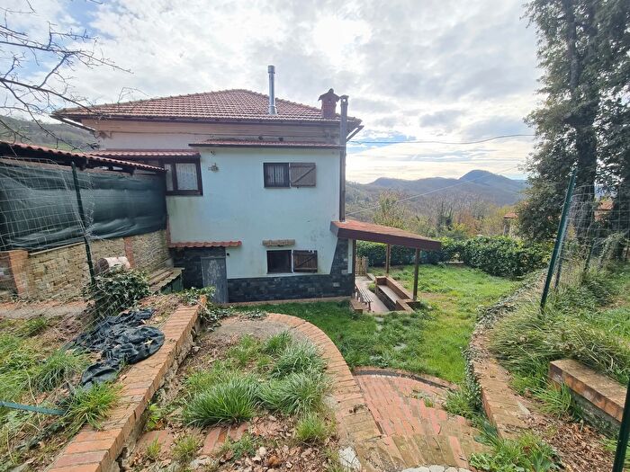 Appartamento con 7 locali in vendita in Via Scoffera, Davagna