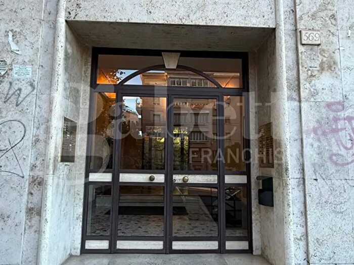 Appartamento con 5 locali in vendita in Via Nomentana, Roma