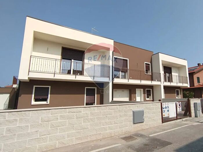 Casa quadrilocale in vendita in Ferrara