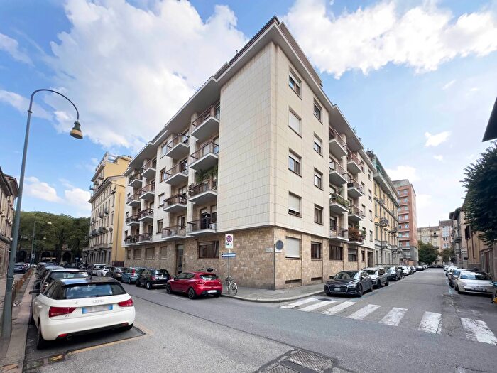 Appartamento con 5 locali in vendita in Via Gaspare Gozzi, Torino