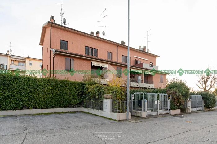 Casa con 5 locali in vendita in Via Gordini Amedeo, Valsamoggia