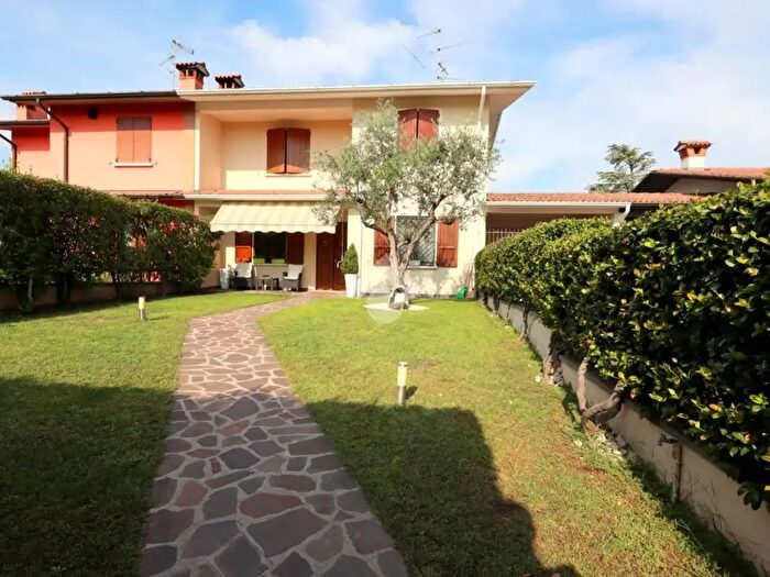 Casa quadrilocale in vendita in Via Gandhi, Montirone