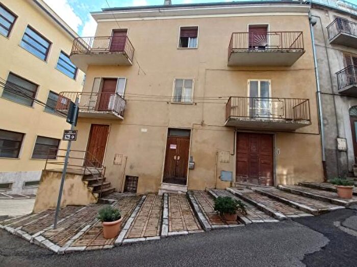 Casa con 6 locali in vendita in Via Salita Castello, Atessa