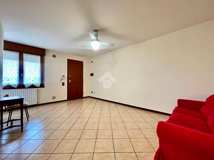 Appartamento trilocale in affitto in Via sette martiri, Brusegana Aeroporto, Padova