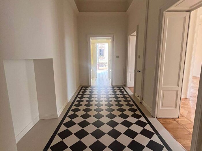 Appartamento con 5 locali in affitto in Via Gustavo Modena, Indipendenza, Milano