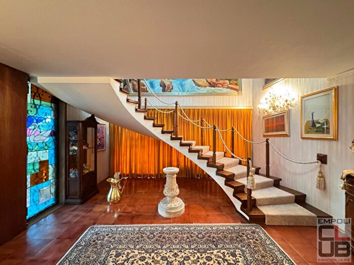 Casa con 9 locali in vendita in E Palmiro Togliatti, Vinci