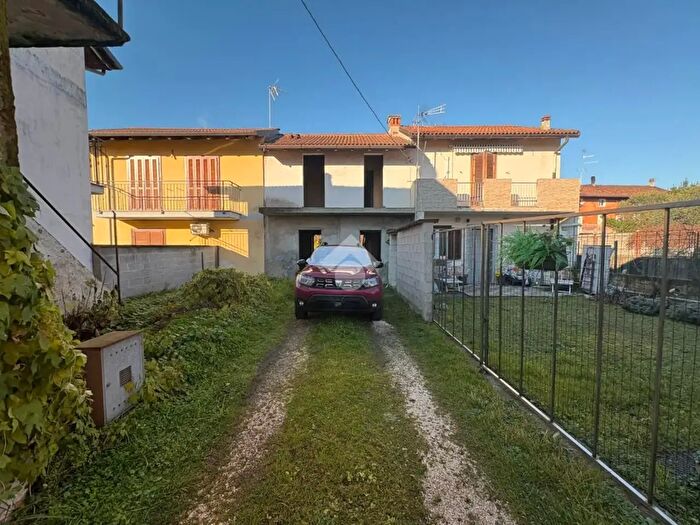 Casa quadrilocale in vendita in Via IV Novembre, Borgolavezzaro