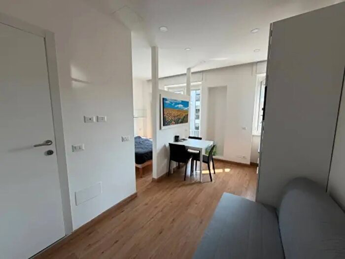 Appartamento bilocale in vendita in Via Derna, Milano