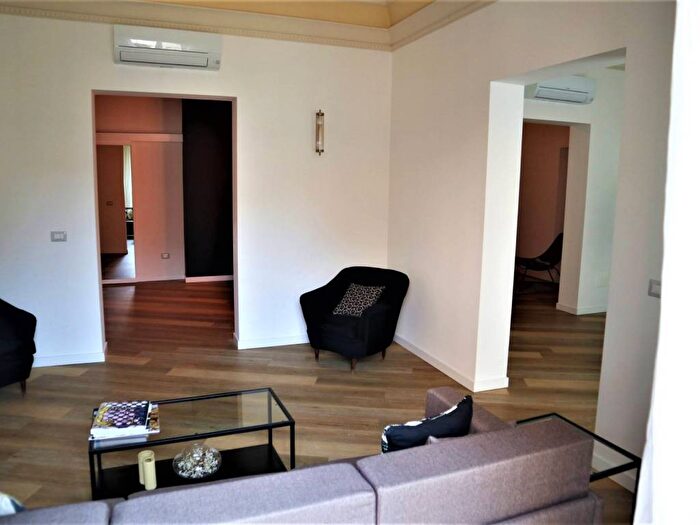 Appartamento con 5 locali in affitto in Via Etnea, XX Settembre Tribunale, Catania