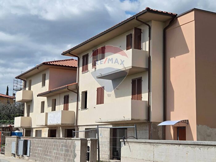 Appartamento con 5 locali in vendita in Via Turati, Cavriglia