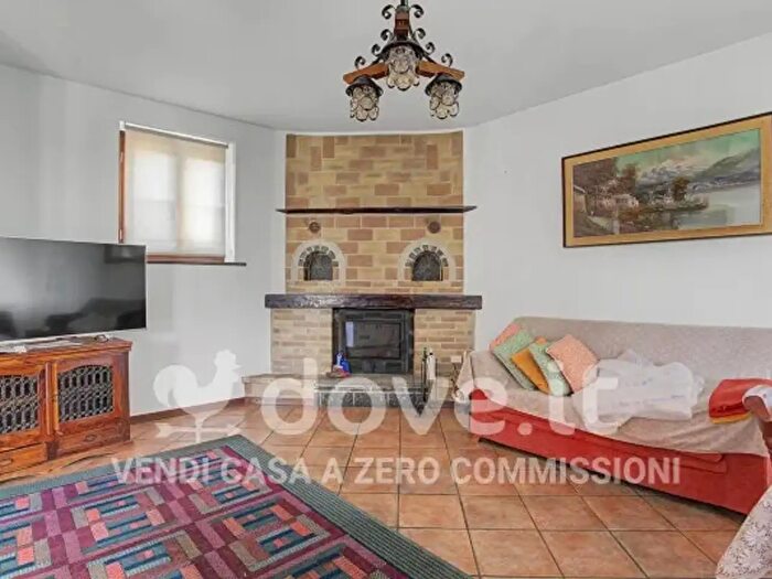 Casa quadrilocale in vendita in Via Milano, Cocquio Trevisago