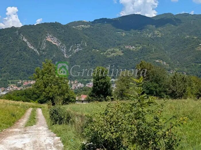 Casa con 6 locali in vendita in Zogno