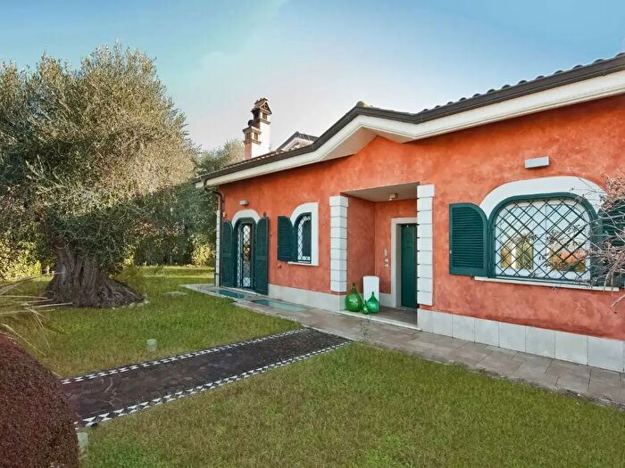 Casa con 10 locali in vendita in Via Padre Antonio Rocchi, Grottaferrata