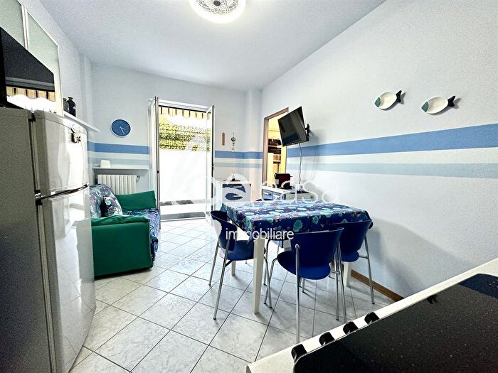 Appartamento trilocale in affitto in Loano