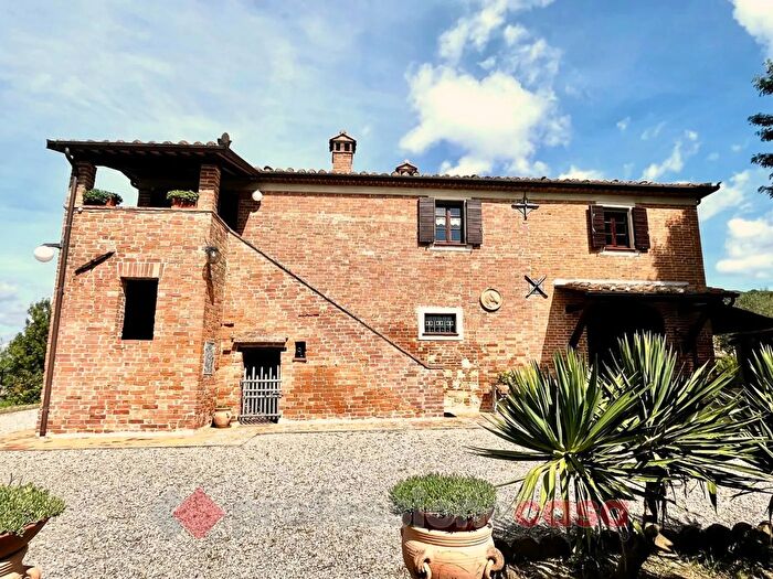 Casa con 7 locali in vendita in Via Bonazzoli Secondo, Castiglione Del Lago