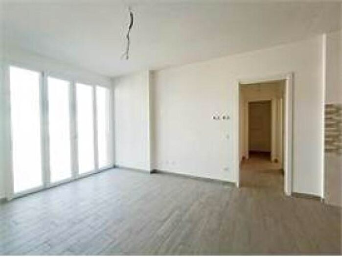 Appartamento trilocale in vendita in Via Galcianese, Prato