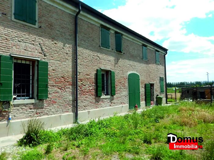 Casa con 8 locali in vendita in Ferrara