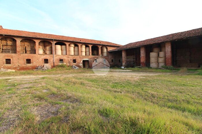 Casa con 10 locali in vendita in Via Regina Margherita, Ceresole Alba