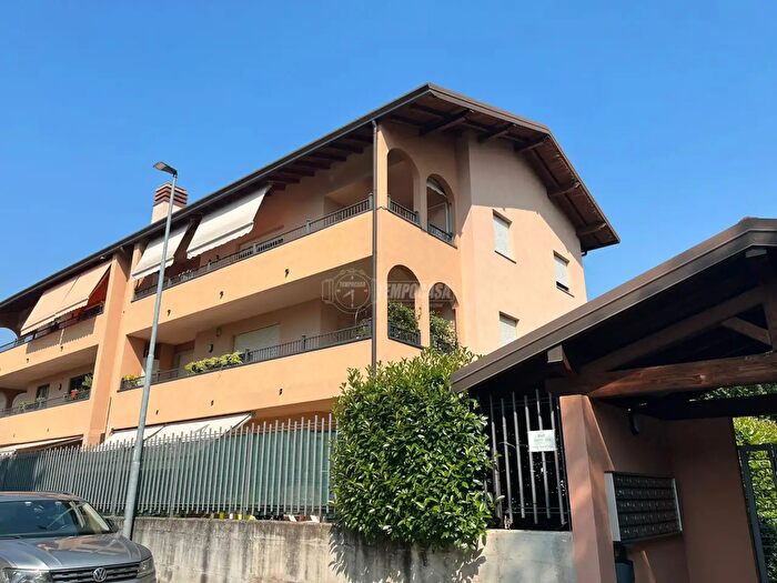 Appartamento trilocale in affitto in Via Santa Teresa del Bambin Gesù, Legnano
