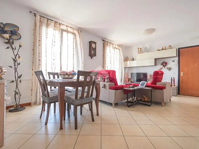 Appartamento trilocale in vendita in Mira