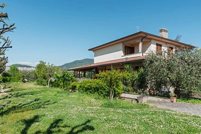 Casa con 5 locali in vendita in Via Francesco di Bartolo, Assisi