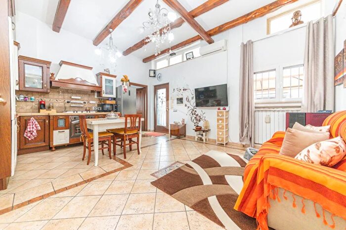 Appartamento quadrilocale in vendita in Via Giuseppe Borsalino, Roma