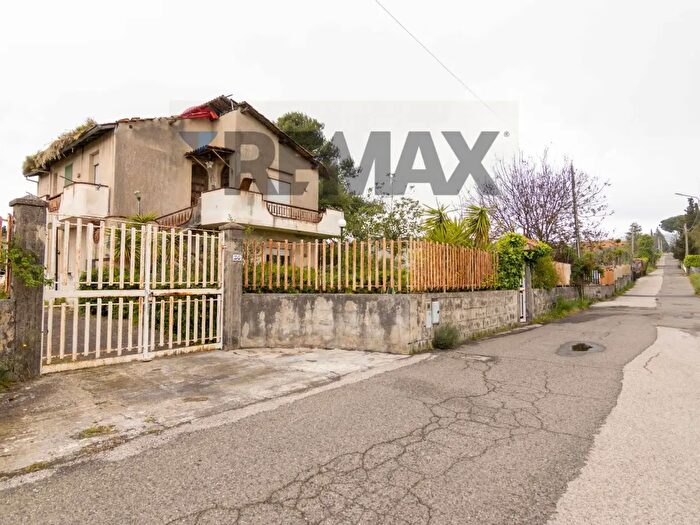 Casa con 10 locali in vendita in Via Re Martino, Nicolosi
