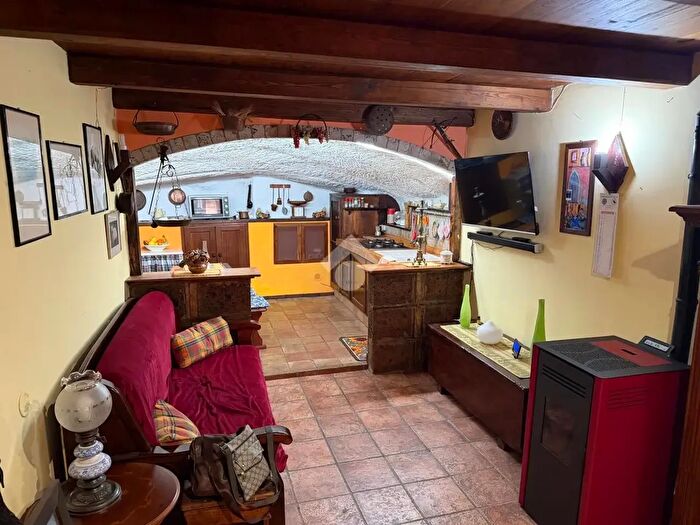 Appartamento bilocale in vendita in Via Borgo di Sotto, Soriano Nel Cimino