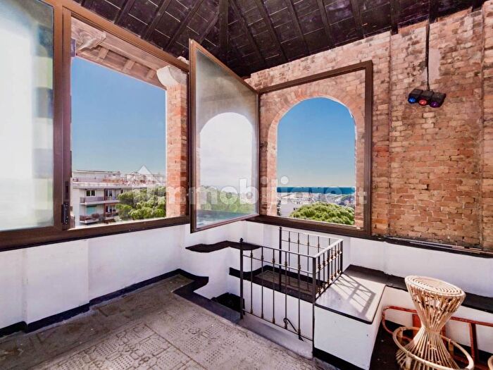 Appartamento con 9 locali in vendita in Via Prasca, Genova