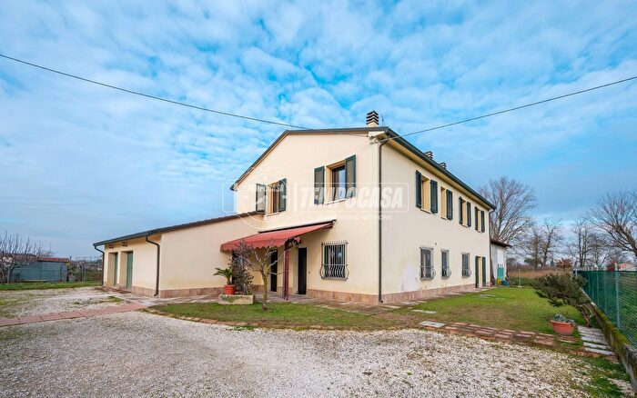 Appartamento con 8 locali in vendita in Via Torrazza Levante, Cotignola