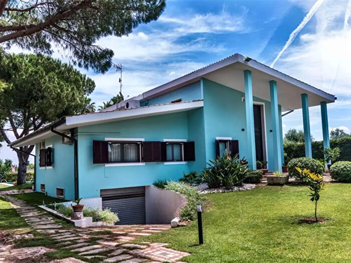 Casa con 10 locali in vendita in Grottaglie