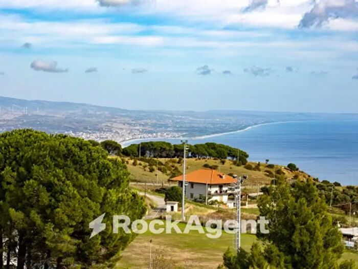Casa con 5 locali in vendita in Via Canalicchio, Staletti