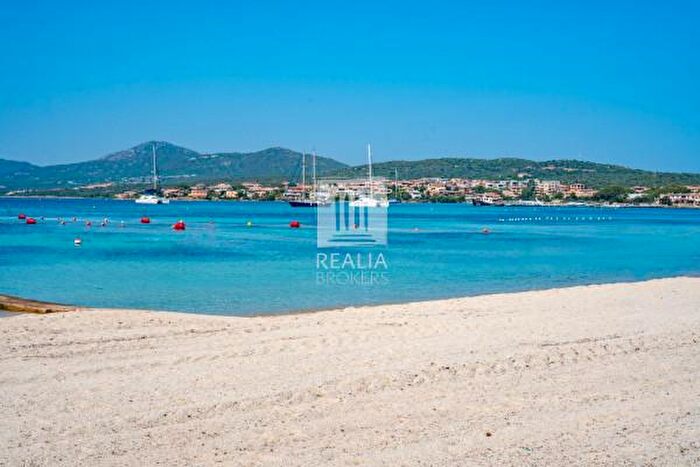 Appartamento quadrilocale in vendita in Via Cristoforo Colombo, Golfo Aranci