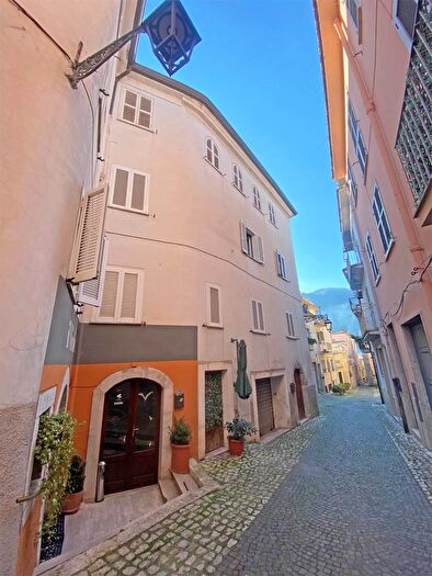 Appartamento con 7 locali in vendita in Atina