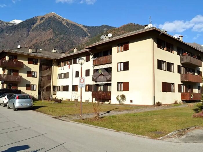 Appartamento quadrilocale in vendita in Via Fucine, Pinzolo