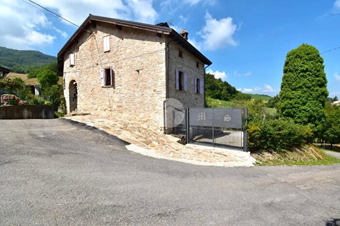 Casa quadrilocale in vendita in Via Monte Palone, Calestano
