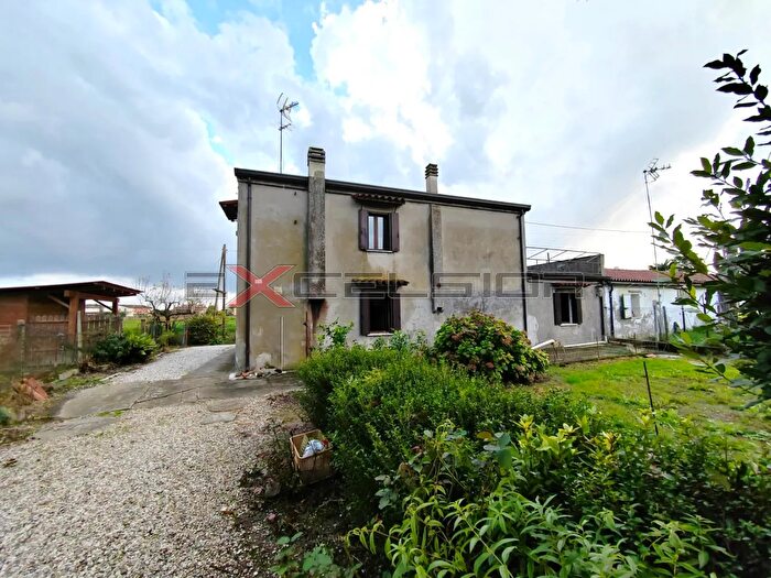 Casa trilocale in vendita in Pettorazza, Pettorazza Grimani