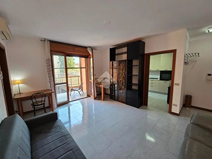 Appartamento trilocale in affitto in Via Cascina dei Prati, Milano