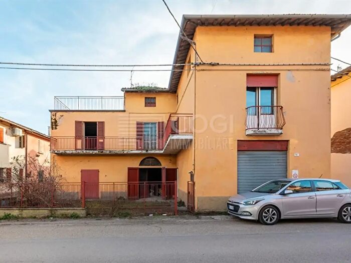 Casa con 5 locali in vendita in Imola
